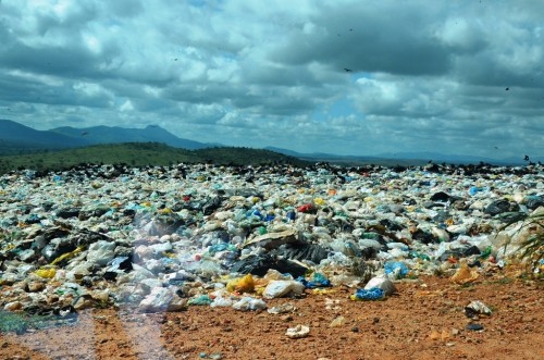 Montanha de lixo no aterro sanitário de Itapetinga, que foi abandonado pela prefeitura.
