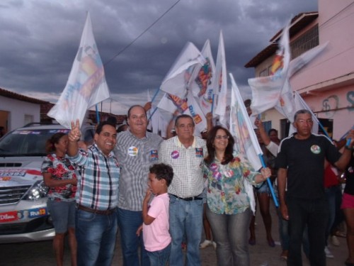 Em Itambé, Humbertinho Lopes movimentou as ruas da cidade, ao lado do deputado estadual  Euclides Fernandes e Leonardo Matos. Foto Sudoeste Hoje