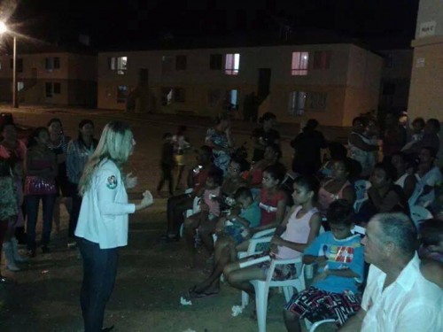 Além de pressionar os moradores do José Ivo, Verônica mandou colocar adesivos de Dilma até nas crianças do conjunto habitacional.