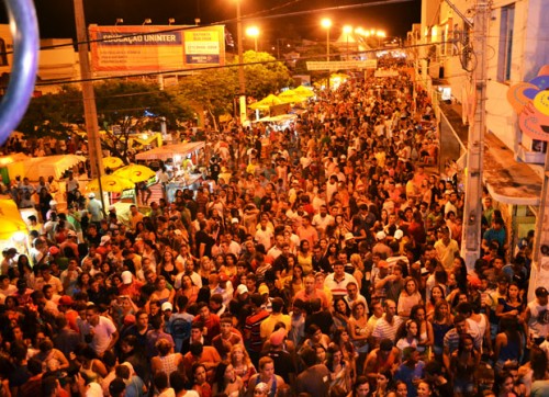 o carnaval de Brumado é um dos mais tradicionais e movimentados da Bahia.