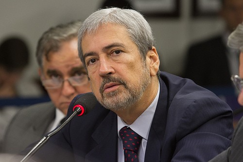 O deputado baiano Antônio Imbassahy madrugou na Câmara e foi o primeiro a protocolar importantes requerimento à nova CPI da Petrobras.