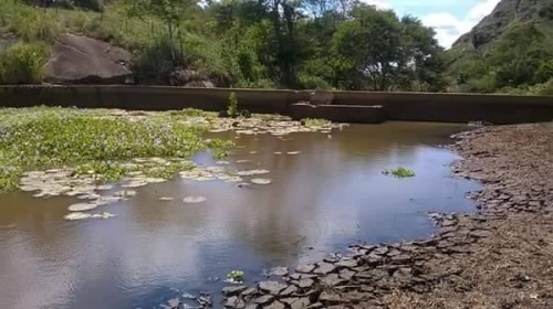 Situação da barragem é crítica: água podre e lama