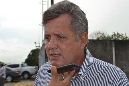 Carlos-Moura
